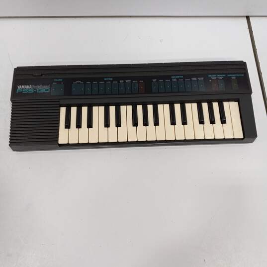 Black Yamaha PSS-130 Digital Keyboard image number 1