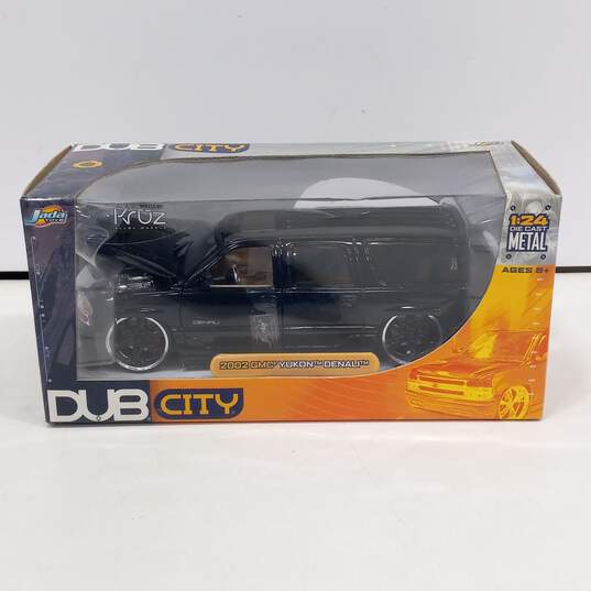 Bundle Of 2 Dub City 1:24 Scale Die Cast Metal Car Models In Original Box image number 3