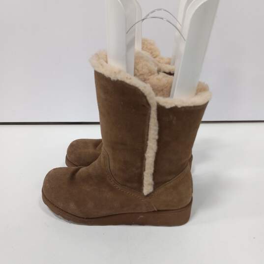 Bearpaw Brown Shearling Boots Women's Size 10 image number 3