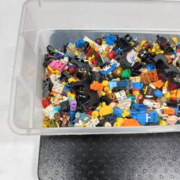 2Lbs of Lego Minifigures Mixed Bulk Lot alternative image