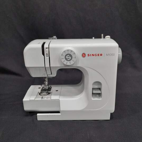 Singer M1000 Mini Portable Sewing Machine image number 1