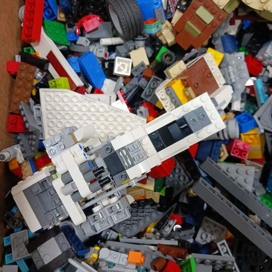 9lb Bundle of Assorted Building Blocks and Pieces image number 4