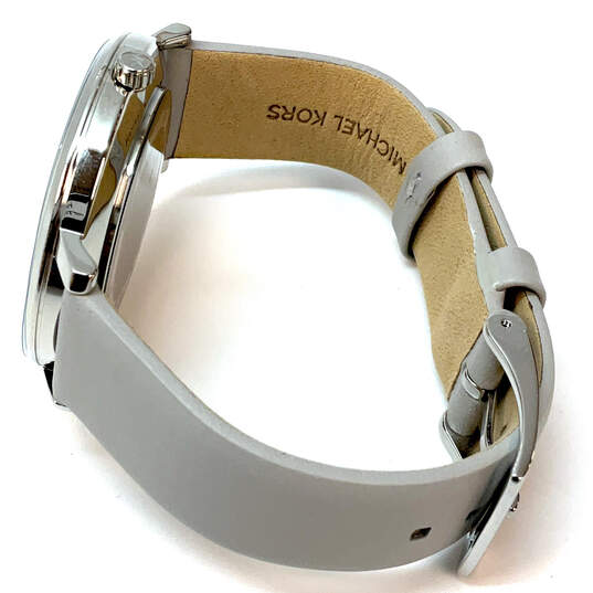 Designer Michael Kors MK2797 Silver-Tone Round White Dial Analog Wristwatch image number 3