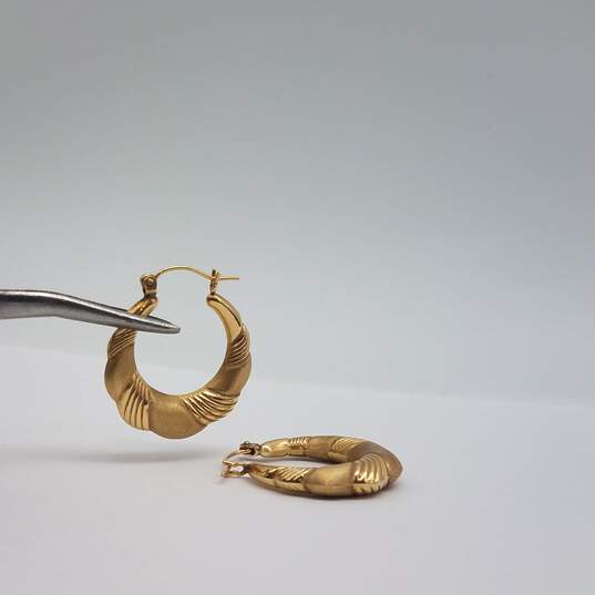 14k Gold 1 Inch Puff Hoop Earrings 2.8g image number 3