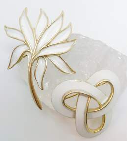 Vintage Trifari Gold Tone White Enamel Leaf & Knot Brooches 35.9g