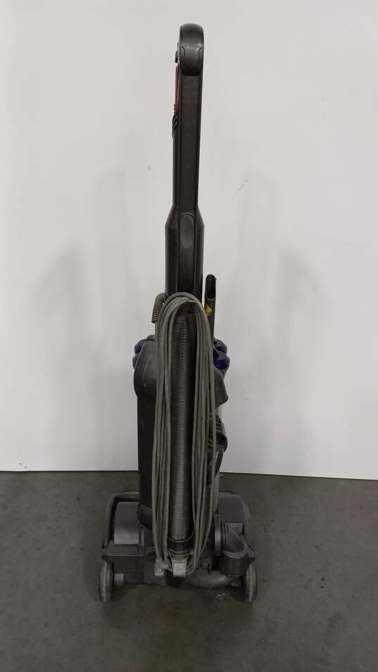 DC17 Absolute Upright Vacuum image number 4