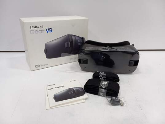 Samsung Gear VR Smartphone Headset image number 1