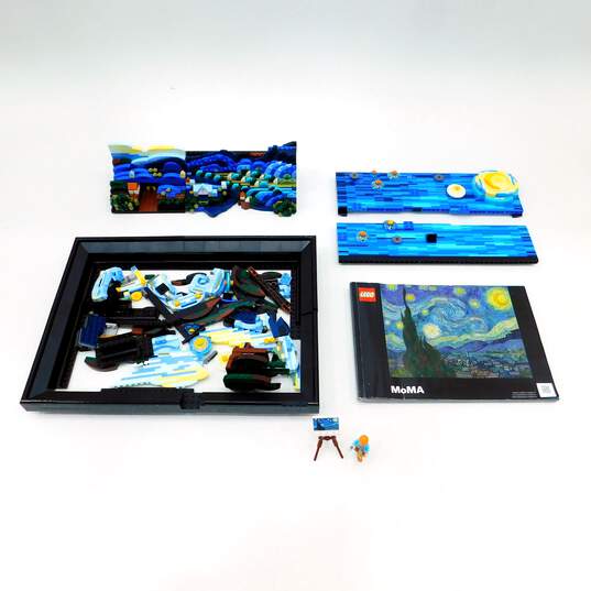 LEGO Ideas 21333 Vincent van Gogh - The Starry Night W/ Manual image number 1
