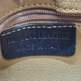 Italy Manufactus Genuine Leather Crossbody Bag alternative image