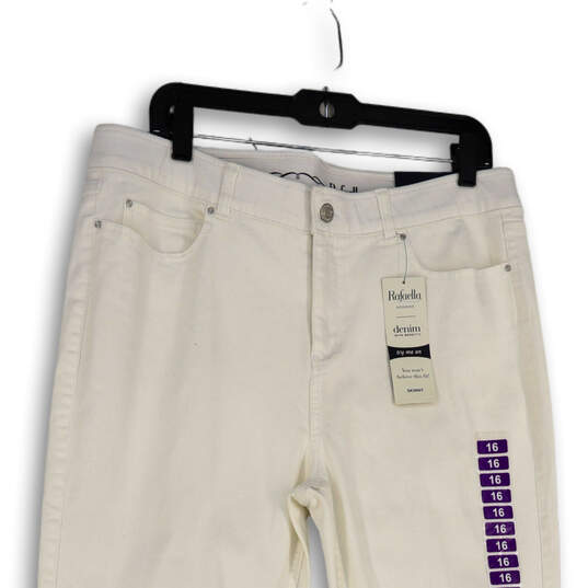 NWT Womens White Comfort Denim Light Wash Pockets Skinny Leg Jeans Size 16 image number 3