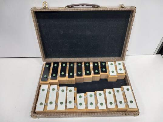 VINTAGE BF KITCHING CO. XYLOPHONE (MISSING THE MALLETS) IN CASE image number 5