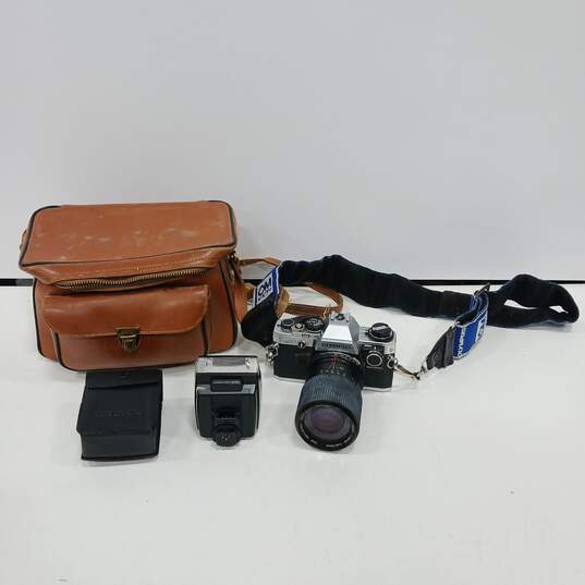 Olympus OM-10 1:3.5-4.5 f=35-70mm Camera with Accessories in Case image number 1