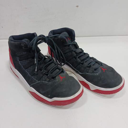 Men's Black & Red Nike Jordan Max Aura Shoes Size 9.5 image number 1