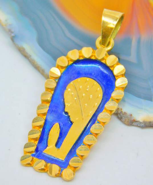 18K Yellow Gold Blue Enamel Blessed Mother Virgin Mary Pendant 3.9g image number 1