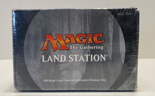 2017 Wizards Of The Coast Magic The Gathering Land Station Box Set image number 1