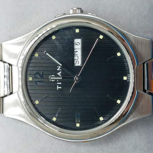 Titan 1082SDA Silver Tone And Black Analog Watch image number 1
