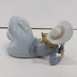 Lladro Pretty Pose Porcelain Figurine alternative image