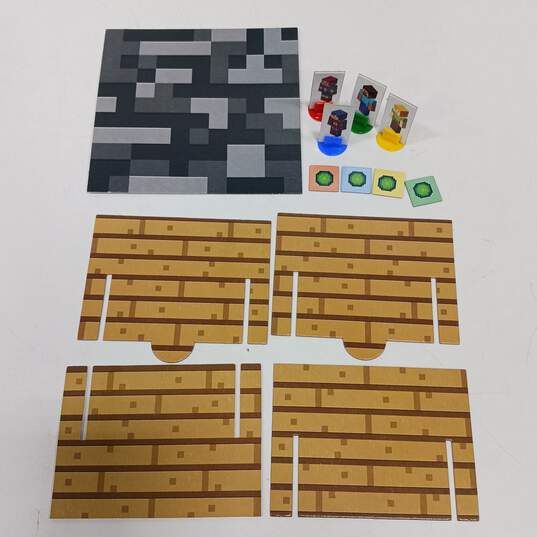 Minecraft Builders & Biomes Board Game image number 4