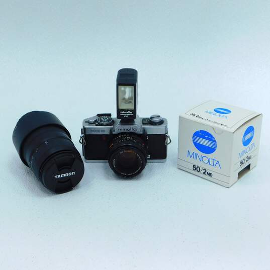 VNTG Minolta Brand XG9 Model Film Camera w/ Flash and Lenses image number 1
