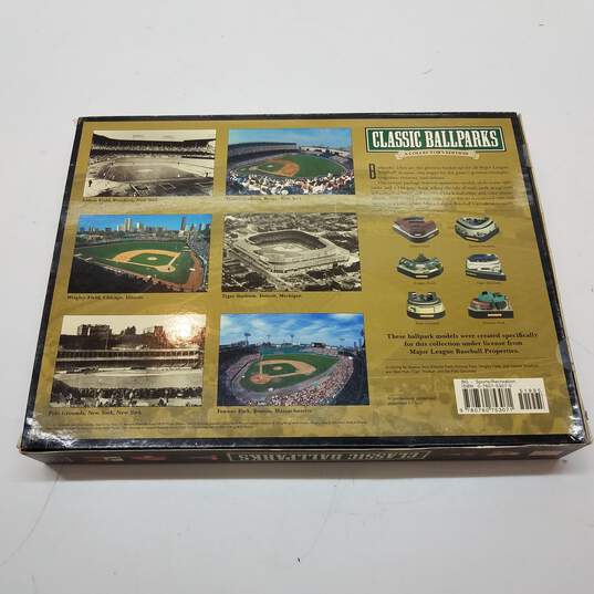 Barnes & Noble Books MLG Classic Ballparks A Collector's Edition image number 3