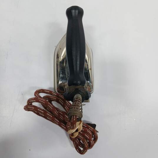 Vintage Electric Wired Iron image number 2