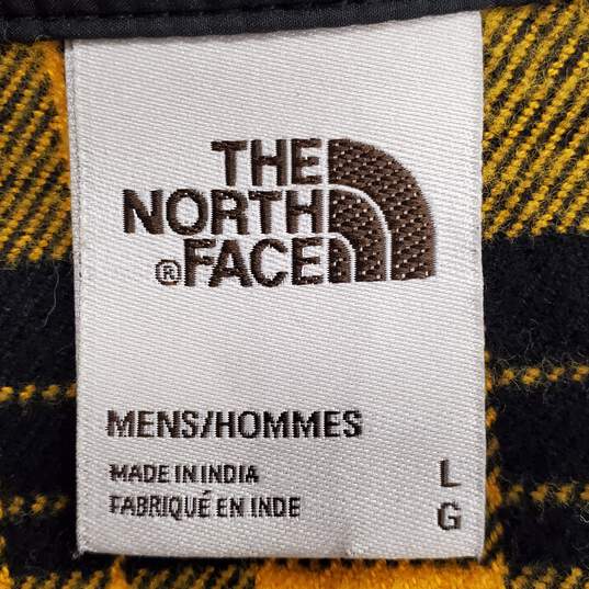 The North Face Men Plaid Button Up L image number 3