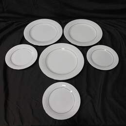 Bundle of Six Crown Ming Royal Palm China Dinner & Dessert Plates alternative image