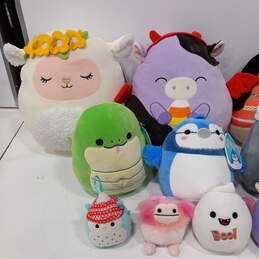 Bundle of 19 Assorted Squishmallows alternative image