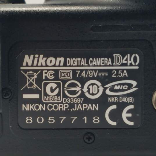Nikon D40 Digital DSLR Camera with 35mm 1.8G Lens image number 5