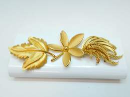 VNTG Crown Trifari Gold Tone Etched Floral Leaf Brooches 84.4g