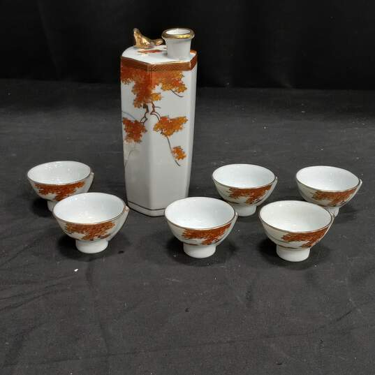 Set of 7 Kutani Maple Leaf Print Sake Decanter & Cups image number 1