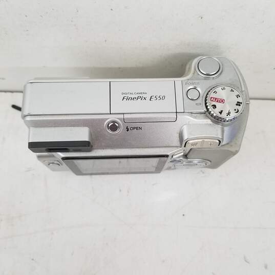 UNTESTED Fujifilm FinePix E550 6.3MP Compact Digital Camera Silver image number 3