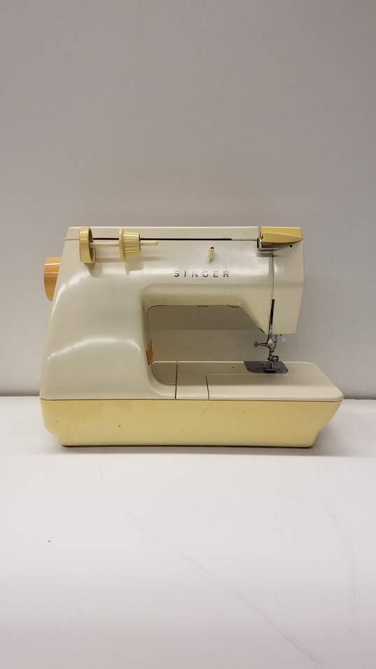 Singer Touch-Tronic 2010 Memory Sewing Machine image number 4