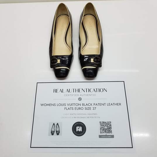 AUTHENTICATED Louis Vuitton Black Patent Leather Flats Size 37 image number 1