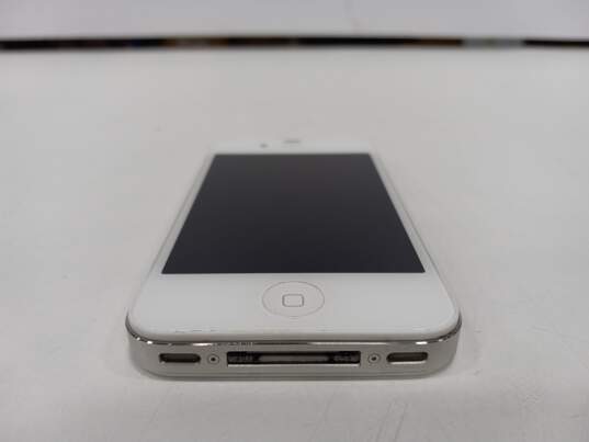 White iPhone 4s image number 2