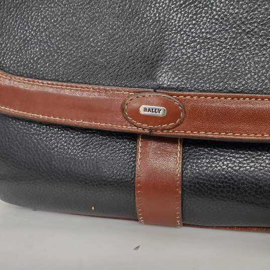 Buy the Vintage Bally Italy Crossbody Brown Trim Black Leather Bag