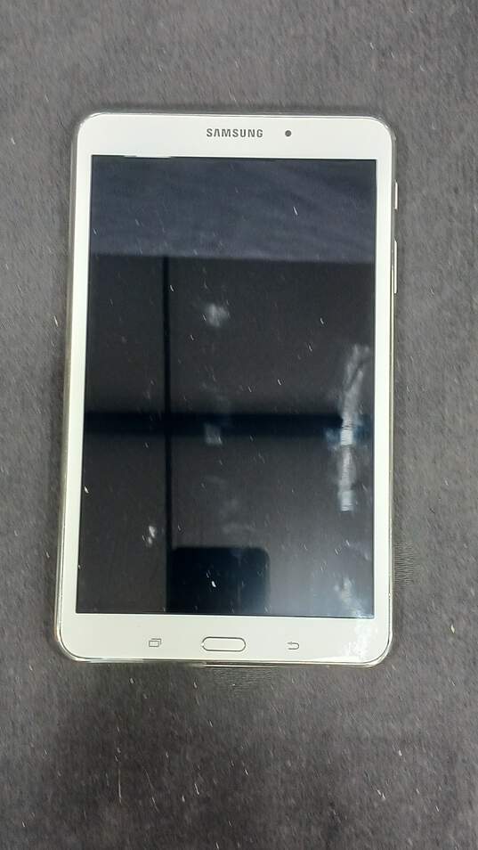 Samsung Galaxy Tab 4 Tablet image number 1