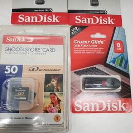 Lot of 4 PC and Camera Flash Media Flash USB Drive and Memory Cards alternative image