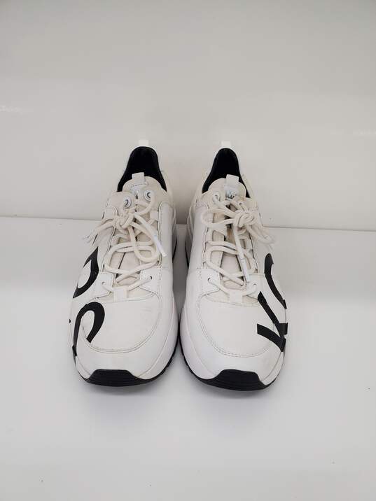 Used Michael KORS White GRAPHIC BLACK LOGO Platform Sneakers Size-8.5 image number 1
