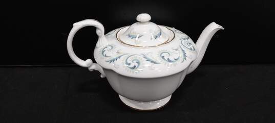 Royal Standard Garland Teapot image number 1