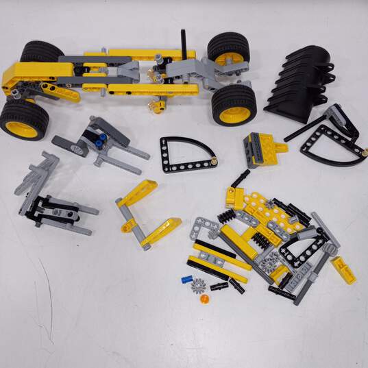 LEGO Creator & Technic Sets #31087, 8271 2pc Bundle image number 2