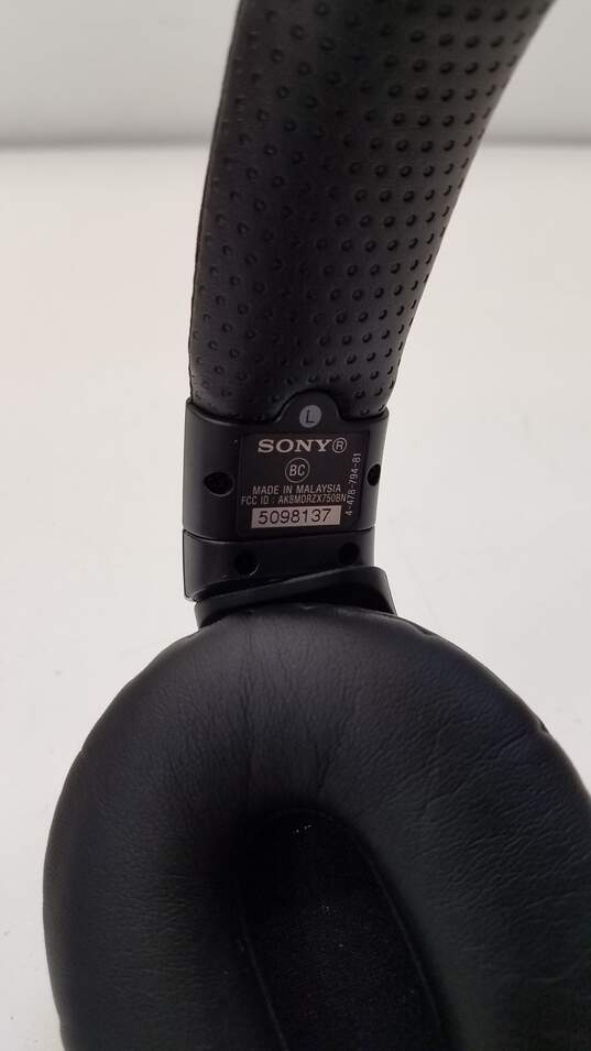 Bundle of 2 Sony Headphones image number 8