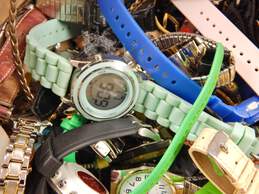 9.4lbs BULK Watches & Watch Parts alternative image
