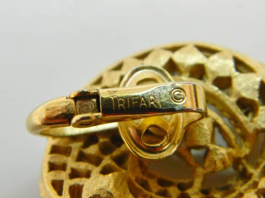 Vintage Crown Trifari Goldtone Icy Rhinestones & Rope Swirl Clip On Earrings & Matching Loop Oval Brooch Set 38.8g image number 5