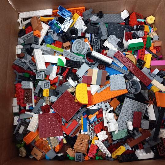 8.7LB Bulk Lot of LEGO Assorted Bricks & Pieces image number 1
