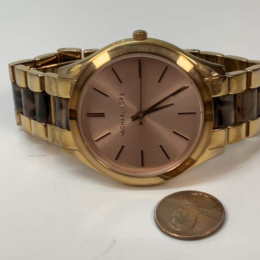Designer Michael Kors MK-4301 Runway Gold-Tone Round Dial Analog Wristwatch image number 2