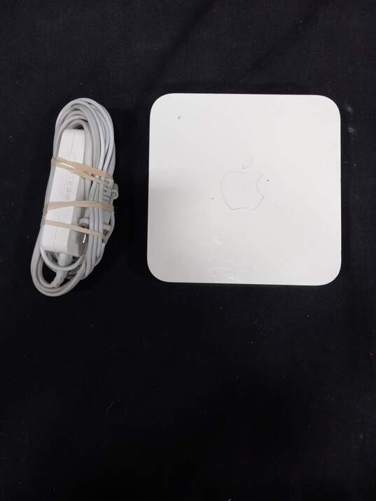 Apple A1143 AirPort Extreme Router with Power Cord image number 1