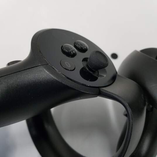 Oculus Rift Controllers image number 4