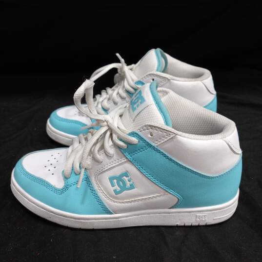 DC Shoes Women's White and Blue Leather Sneakers Size 7.5 image number 1
