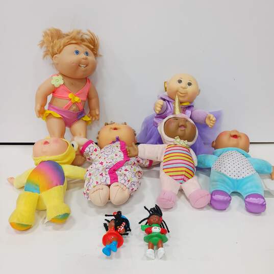 Bundle of Assorted Cabbage Patch Dolls image number 1